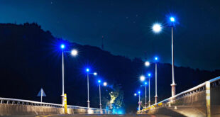 中市LED路燈點亮大肚山頭 「藍色公路」浪漫夜景吸睛